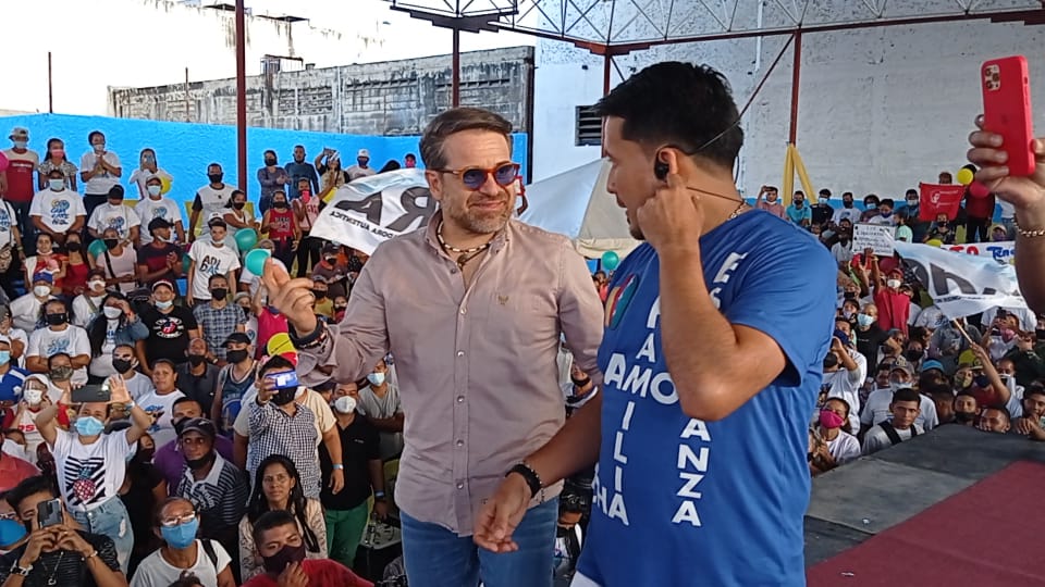 BeikerDiaztv's tweet photo. #EnFotos 📸| A esta hora el Candidato por el #GPPSM  a la Gobernación del Edo.  #Carabobo @rafaellacava10 acompaña al candidato del Mcpio. #Guacara Johan Castañeda en la presentación de su plan de gobierno. 

#CooperacionCPI

Reporto @BeikerDiazvtv https://t.co/Luht1tvQZy