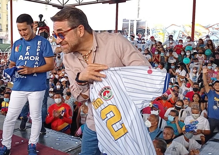 BeikerDiaztv's tweet photo. #EnFotos 📸| A esta hora el Candidato por el #GPPSM  a la Gobernación del Edo.  #Carabobo @rafaellacava10 acompaña al candidato del Mcpio. #Guacara Johan Castañeda en la presentación de su plan de gobierno. 

#CooperacionCPI

Reporto @BeikerDiazvtv https://t.co/Luht1tvQZy