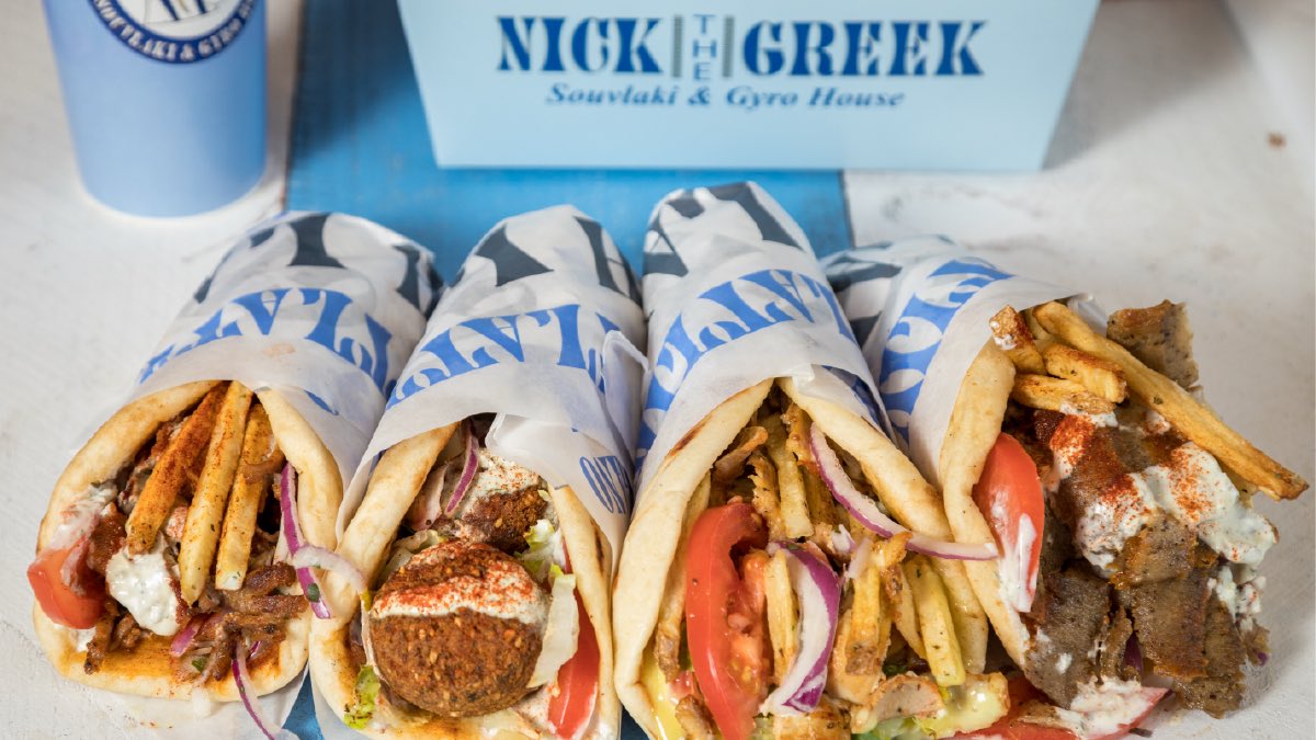 thedailytitan's tweet photo. AD: Need a bite to eat? Stop by @NickTheGreek in Fullerton! 🎉 Authentic meat and vegetarian pitas made fresh!
Grand Opening: 11/2 at 501 N State College Blvd
#NickTheGreek #Fullerton #CSUF #Pita #Pitas #Souvlaki #Greek #Tasty #Food #SoCal #Foodie #StreetFood #OrangeCounty https://t.co/Tp78p3j4jR