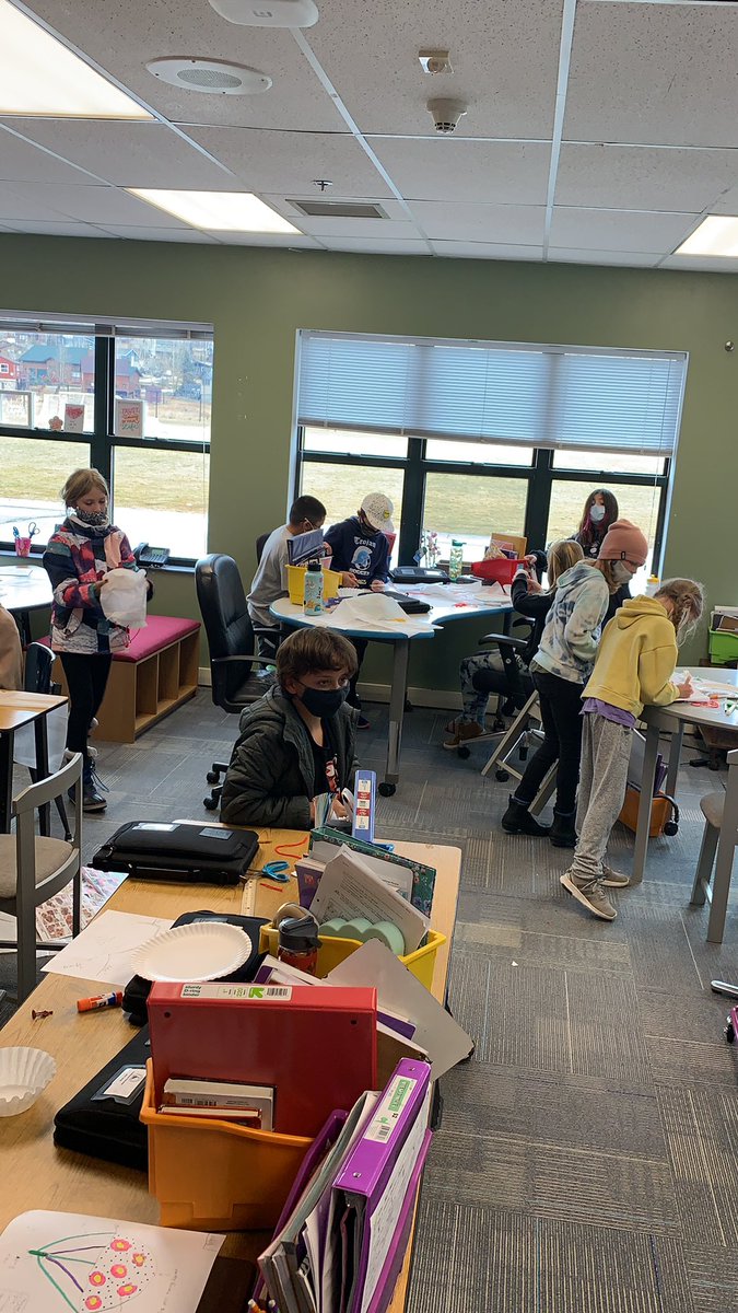 SharonBose5's tweet photo. Using the information they have learned about air resistance to create parachute 🪂 based on their plans. @CrysLaneMiller #SCoveEl #airresistance #gavity @SSDEDU https://t.co/UaSbTiaFrH