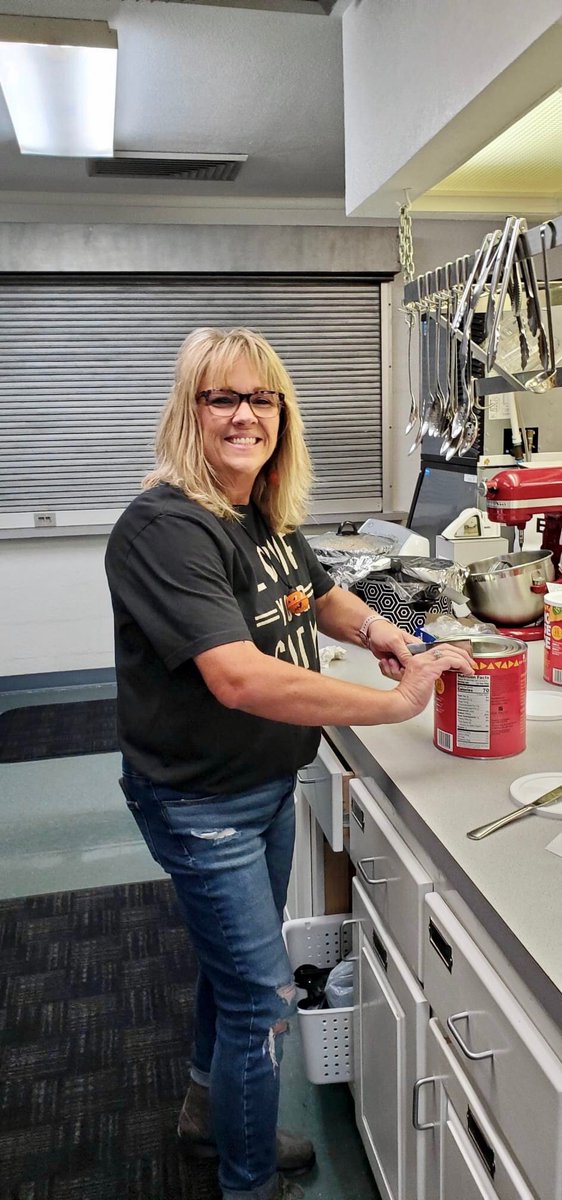 FBCBentonville's tweet image. Faces of First Bentonville
Kim Johnston is someone who knows how the Lord has gifted her &amp;amp; uses them to uplift others! “I like to practice hospitality &amp;amp; I think to me its all about loving on people &amp;amp; making them feel welcomed at least in my presence!" Favorite verse: Romans 12:13