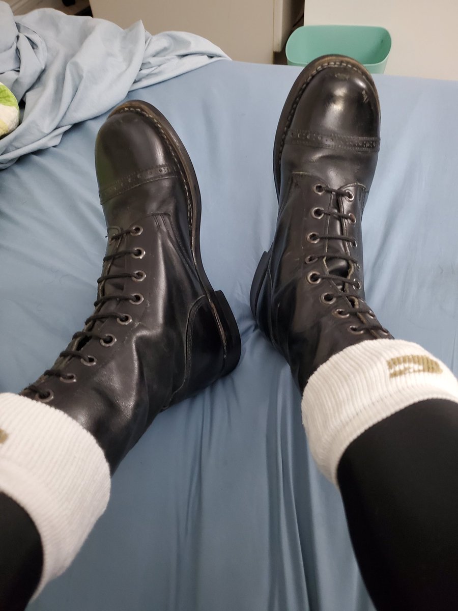 puptempo's tweet photo. It's been quite a while since I wore these boots. They're not the greatest, but they do feel good. https://t.co/RmLpgGV7F8