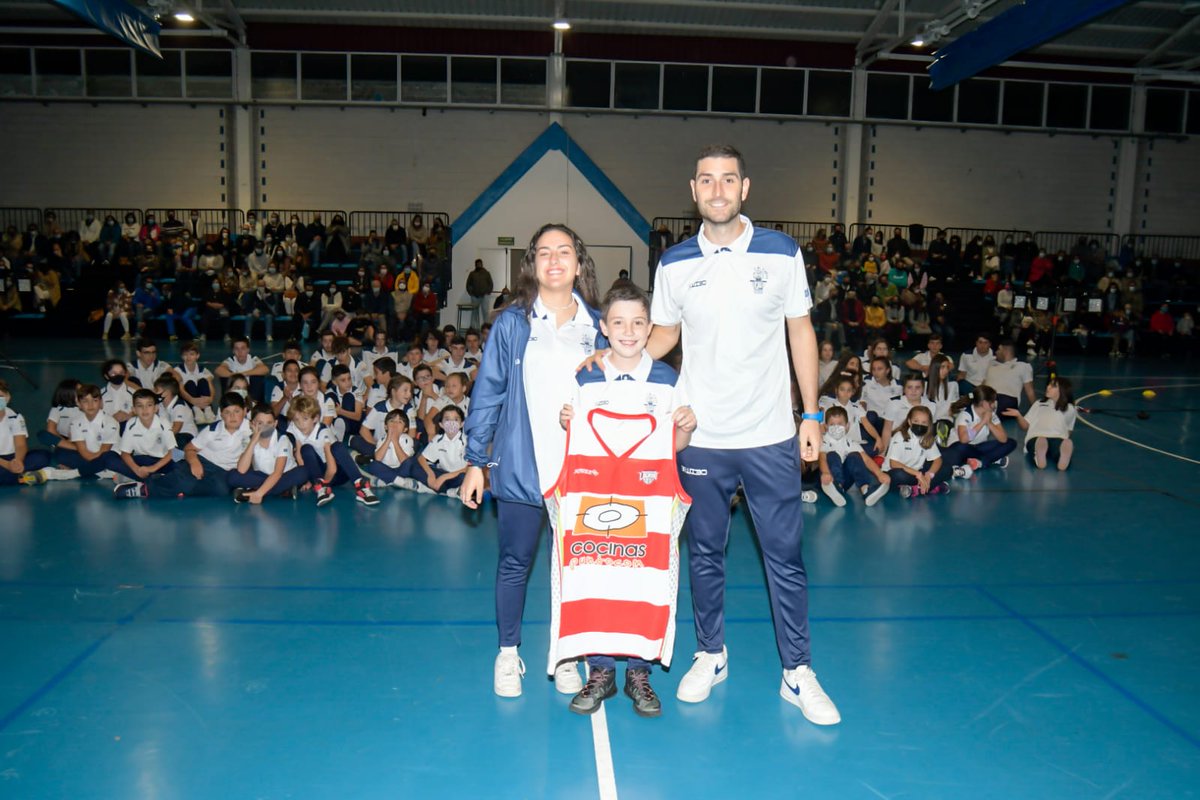 nachinblanco's tweet photo. Gran detalle de @JALopez_Basket , enviando una camiseta a Iago, alevín del CBN que acaba de sufrir una grave lesión. Por detalles como este, eres un referente para los niños y niñas de Navia. No todo es meter canastas. https://t.co/RCbCScdDm6