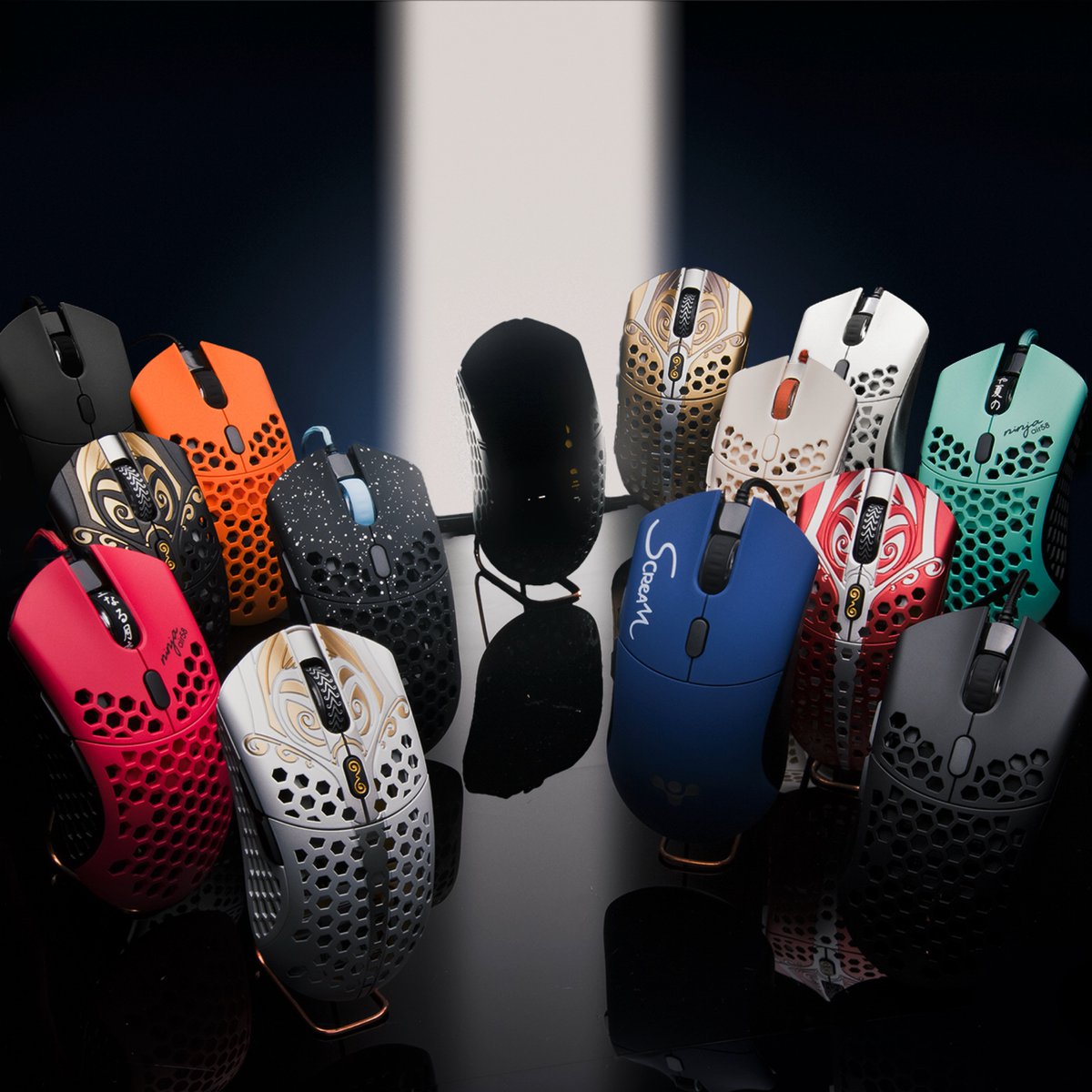 ⚜️Giveaway of the Golden Age⚜️ Today we celebrate the arrival of the golden age of freethinking Win 1 of 20 Starlight Phantoms (set to drop & unveil on Nov 8th) for you & a friend 🎁 1. Follow @finalmouse 2. RT this tweet 3. Tag friend in replies with #finalmousegoldenage