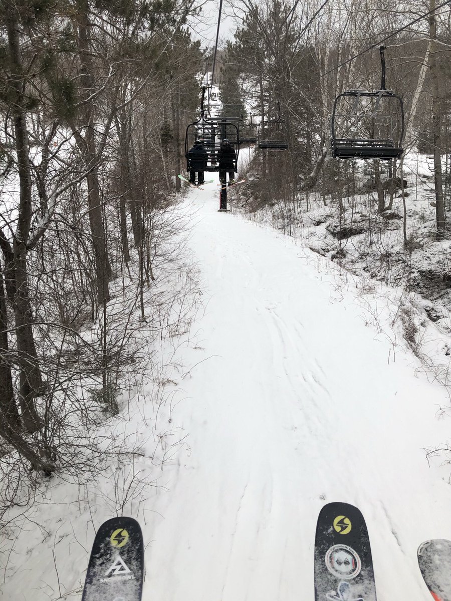 Finally the cold blast in the East, Thank You Canada🥶🤟 it’s time to ski🥶🤟⛷ #dailysnowshare #stoked #skiing wutcha got @SprintNSki @TormeyL oh look there is @SprintNSki and @KendallLehman on the chair in front of me😳🥶🤟⛷