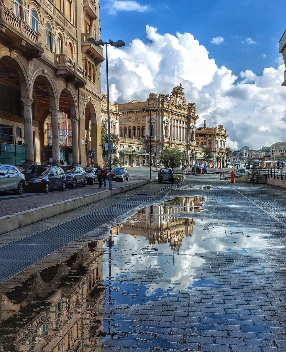Adelina728's tweet photo. Genova è ...... ❤️😍 https://t.co/NL3G3DrPjQ