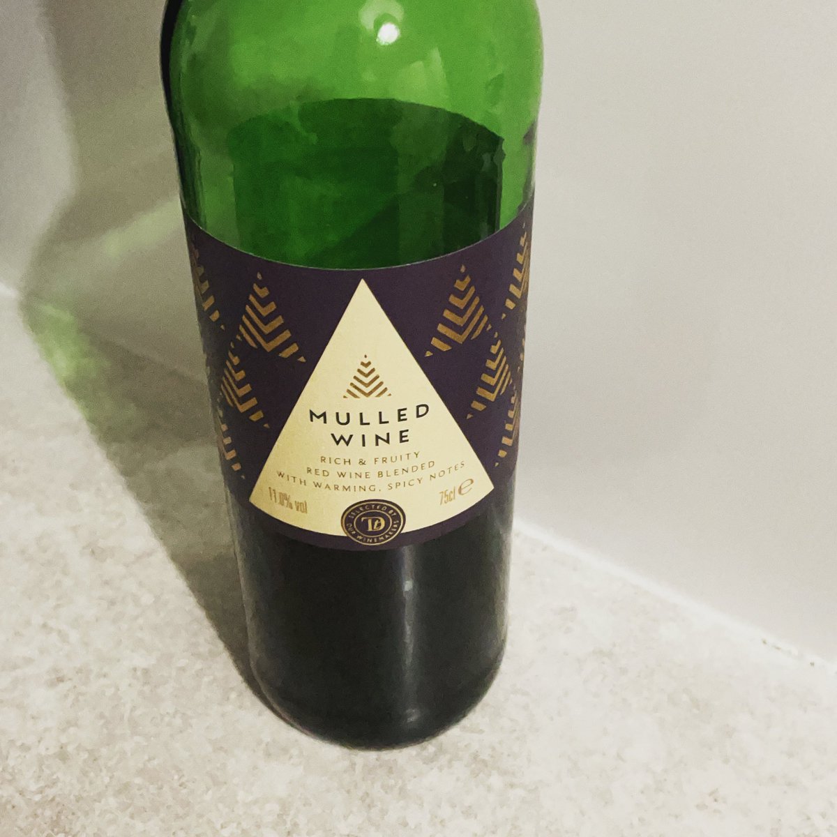 cazsingleton's tweet photo. It’s never too soon for Mulled wine, right???? #hotwineforthewin #hotwinebabes #hotwineseason https://t.co/TuAviyoWlH