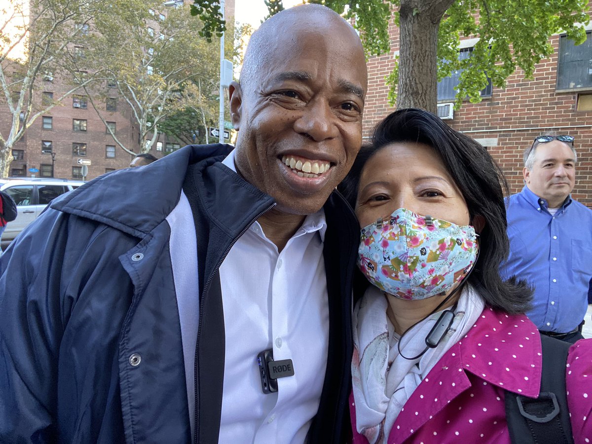 setochungster's tweet photo. Thank you, @ericadamsfornyc for being in LES to listen to concerns of residents. Grateful to @DaisyPaezLES for invite. Thanks to @jennylamlow for sharing our efforts to provide @rethinkfood to seniors & families in the community. Great to see our friend @CarlinaRivera #Vote4Eric https://t.co/h3HpUmpSQo