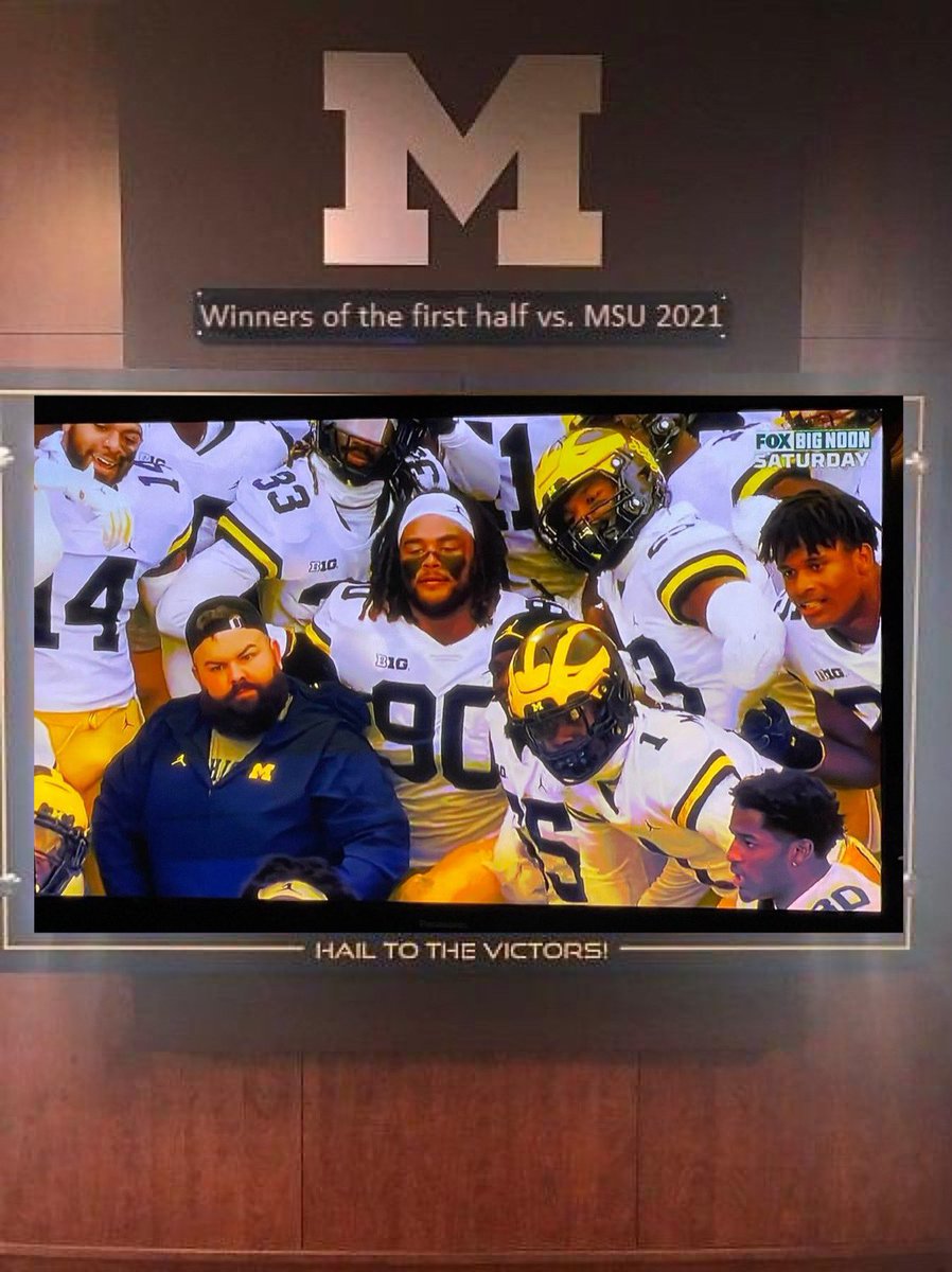 SpartanRyan's tweet photo. Added to Harbaugh’s trophy case. Right next to the 2018 Big Ten East co champs. https://t.co/FFUAz5Wzuw
