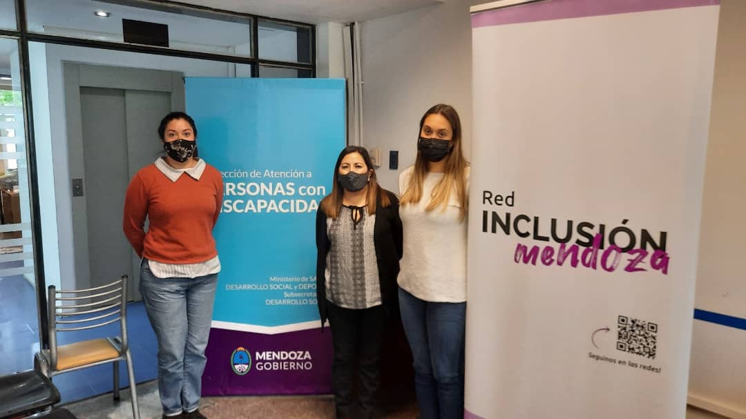 Inclusionmza1's tweet photo. 👉🏽 Nuestras Coordinadoras @CamilaMagana_ y @VanesaHeis se reunieron hoy con @pgabrielajuarez de la Dirección de Atención a Personas con Discapacidad.

💬Se coordinó una agenda de diversas capacitaciones y actividades para el 2022 🙌🏽 https://t.co/FhBagGFP3w