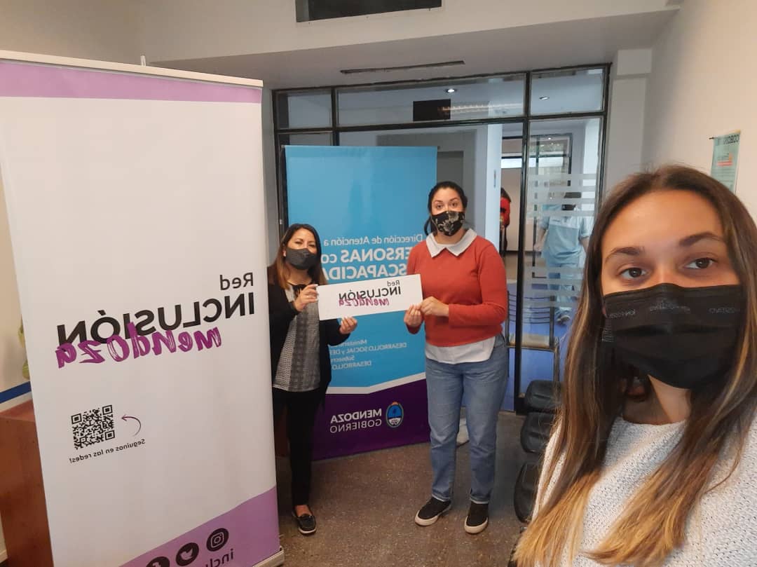 Inclusionmza1's tweet photo. 👉🏽 Nuestras Coordinadoras @CamilaMagana_ y @VanesaHeis se reunieron hoy con @pgabrielajuarez de la Dirección de Atención a Personas con Discapacidad.

💬Se coordinó una agenda de diversas capacitaciones y actividades para el 2022 🙌🏽 https://t.co/FhBagGFP3w