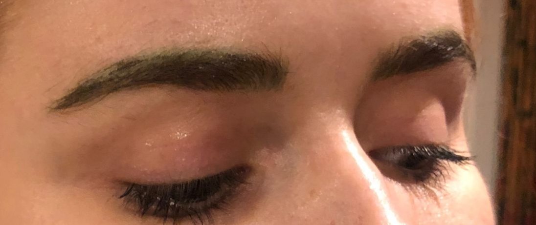 gamberra_'s tweet photo. What in the fresh hell @NYXCosmetics_UK... my eyebrows have been GREEN all day.

You call this 'caramel'!? Rude. https://t.co/qTBqFLRmRX