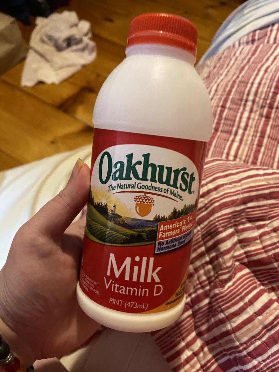 RaesReactions's tweet photo. @OakhurstDairy when I say Iโm going for a pint, this is what I mean #snacksinbed https://t.co/ZQTGLTnB9a