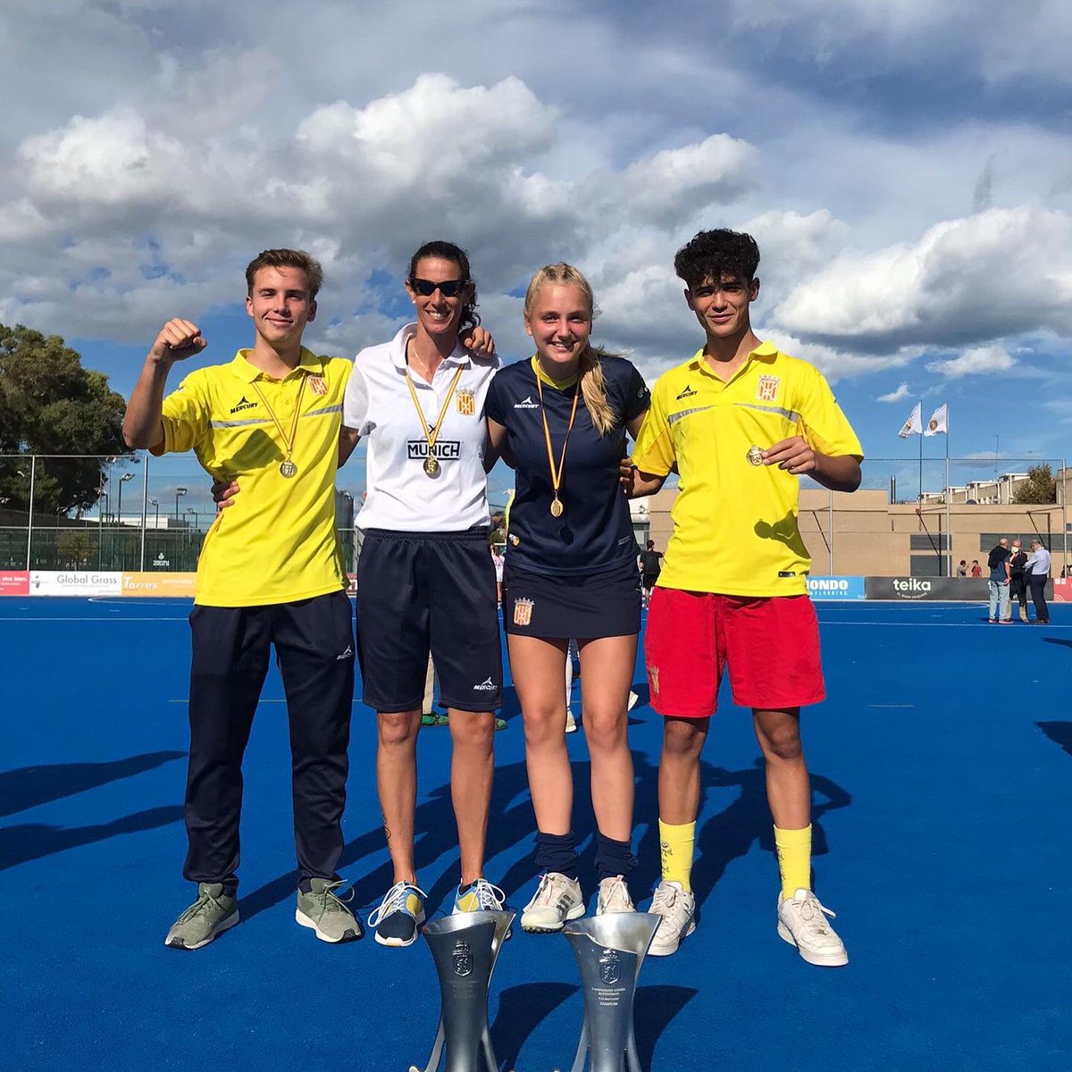franco_julieta's tweet photo. 🔵🔴Felicidades @fcdehockey por el doblete 🏆.
👉🏻En particular a los nuestros: Luna O, Flavia Rosso ( staff Fem) , Nico L, Alvaro H.
CAMPEONES!
#LineaFemRcpolo
@RCPoloBarcelona https://t.co/WWySPth5UZ