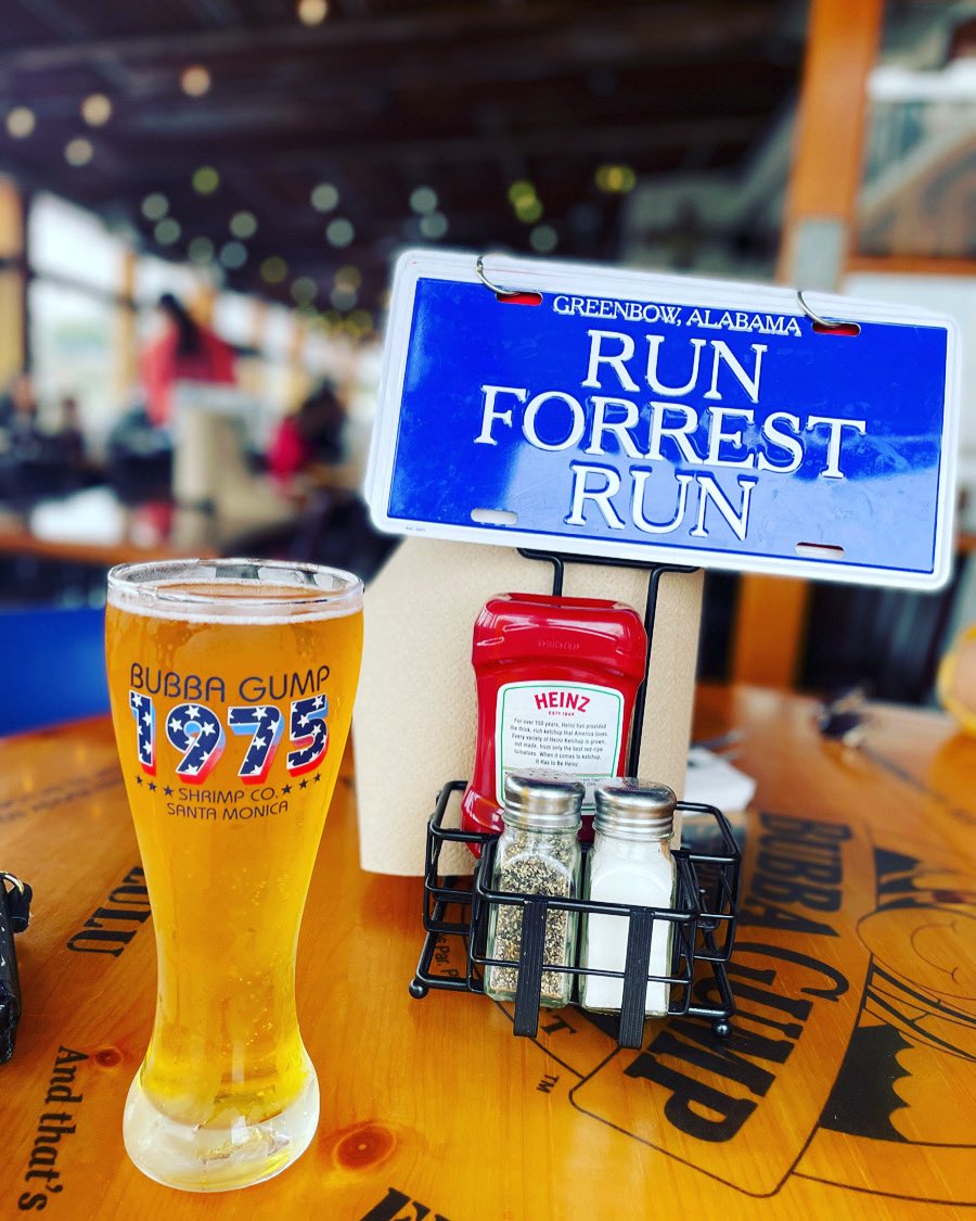 VeroniKarda77's tweet photo. 🍻#Lunes #Vacaciones #BubbaGump #ForrestRun #California #LAX https://t.co/gS1zyLsxbn