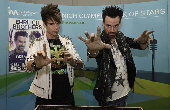 OLYMPIAPARK's tweet photo. Einfach magisch! Neu im #MOWOS: Die @EhrlichBrothers‼️
Für 15 erfolgreiche Shows in der #Olympiahalle wurden die Zauber-Brüder in unseren #WalkOfStars aufgenommen. 💪
🪄🪄🪄#Olympiapark 🤩 https://t.co/z0awDg1dac