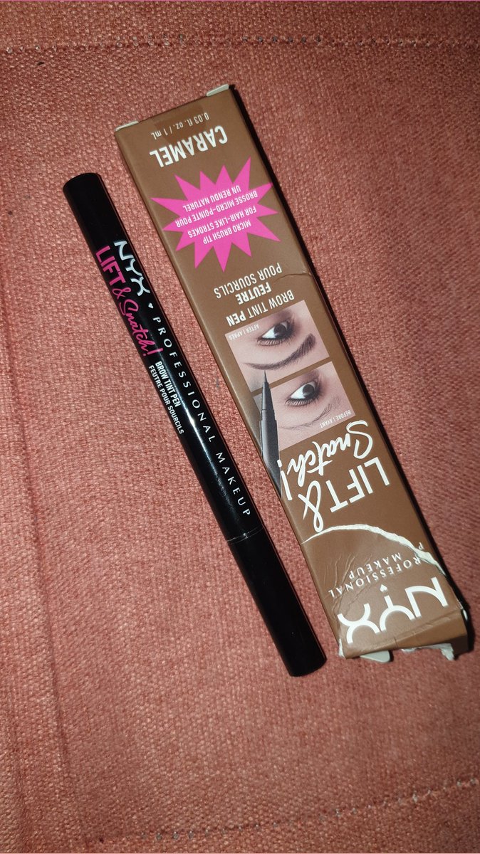 gamberra_'s tweet photo. What in the fresh hell @NYXCosmetics_UK... my eyebrows have been GREEN all day.

You call this 'caramel'!? Rude. https://t.co/qTBqFLRmRX