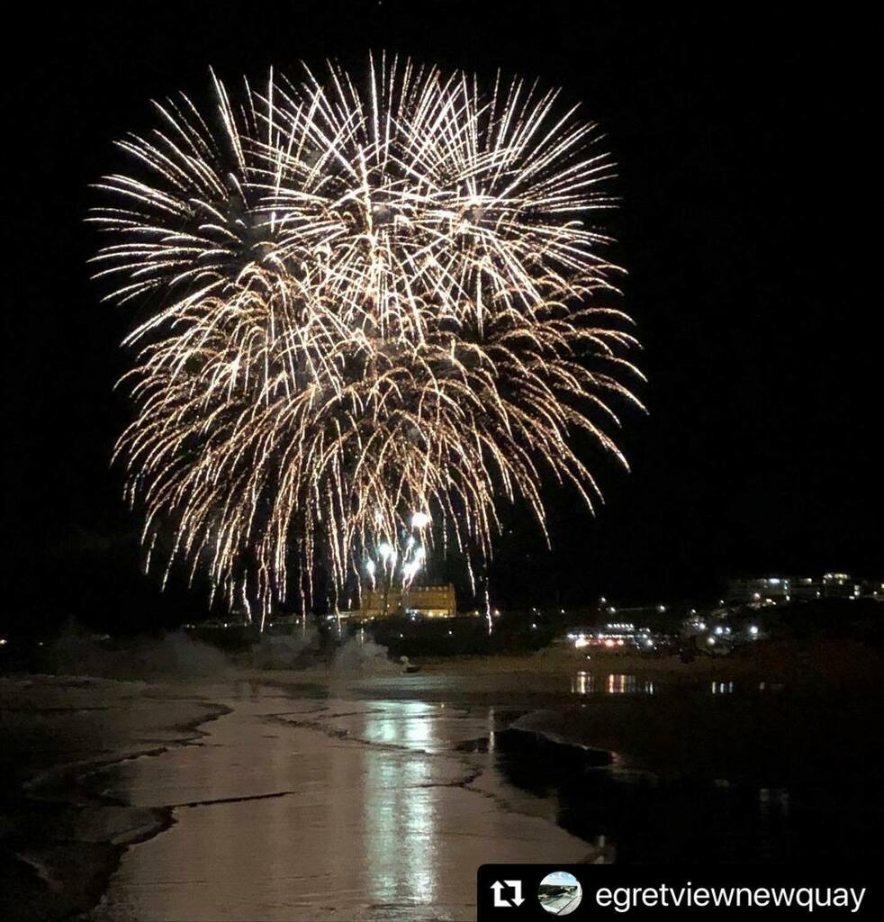#Repost @egretviewnewquay 
・・・
Fabulous #fireworks at low tide #fistralbeach this evening!… #halloween #cornwall #newquay instagr.am/p/CVv5HLAsiE_/