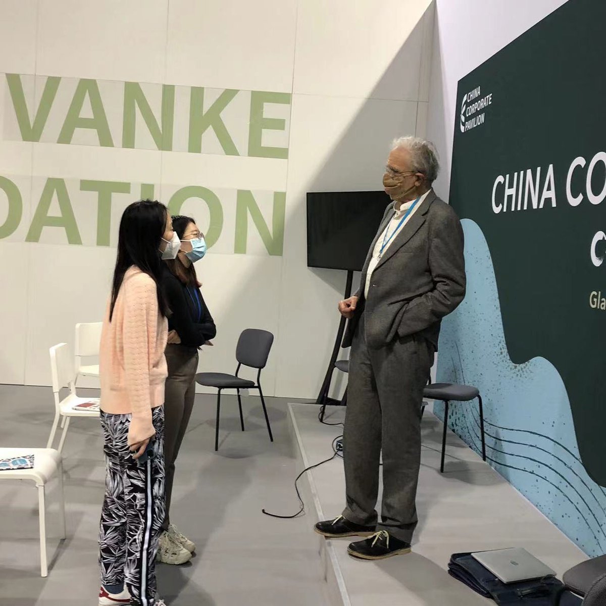 glychina's tweet photo. "A little bit of bloody-mindedness" - Tip's for social innovators of the future from @Norton_CIVA , the subject of interrogation by our #youth representatives Shan and Ruyuan at @COP26UK

Behind the scenes with #socialentrepreneur extraordinaire.
What a start to #COP26! https://t.co/MSYHo4lP0B