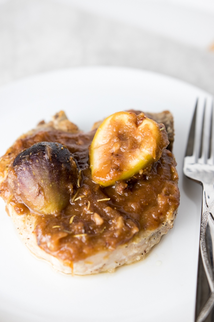 theJordAnomaly's tweet photo. I am just in love with figs and using them in dishes this season. I love pairing fruit with meat, and figs and pork complement each other so well.  They taste like they were made for each other with this Pork Chops and fig sauce recipe.
https://t.co/nXnZ57M1WR https://t.co/JiUNYtqqRk