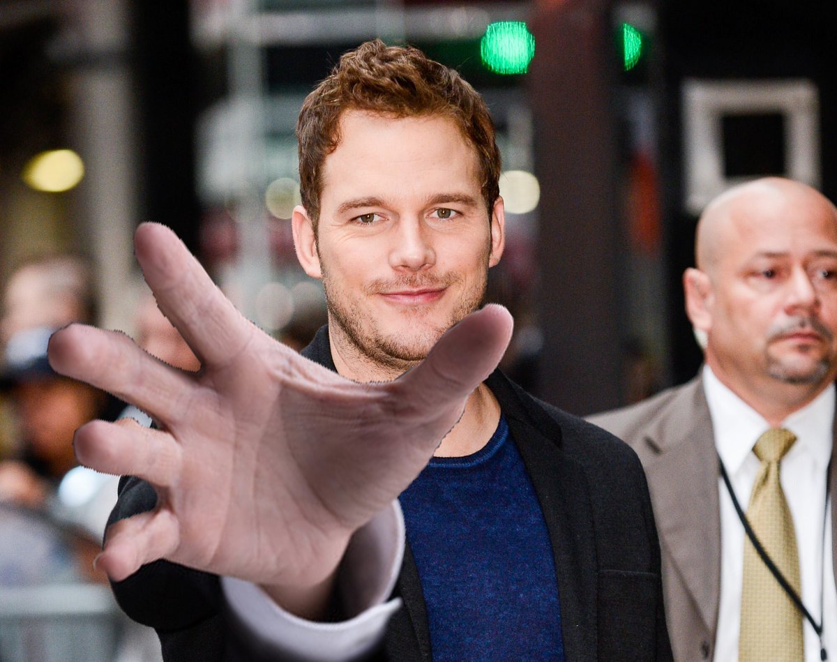 MandersonAiden's tweet photo. @SkylineSwine @eddyburback Chris Pratt is literally choking me out for tweeting that oh god oh f- https://t.co/c6Mbi6mZ5c