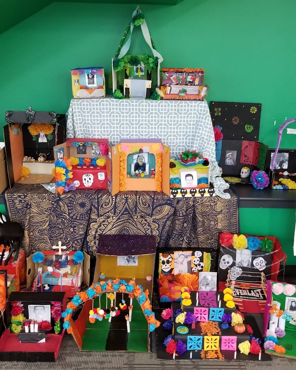 frodriguezart's tweet photo. Austin Dia de Muertos Altar!!
🏵🌸💀🌼
¡Feliz de Muertos!
@AHSWraparound @AustinMustangs @HISDFineArt @EastEndHou 
#diademuertos #DiaDeLosMuertos 
#DayOfTheDead https://t.co/AvXXDacEwg