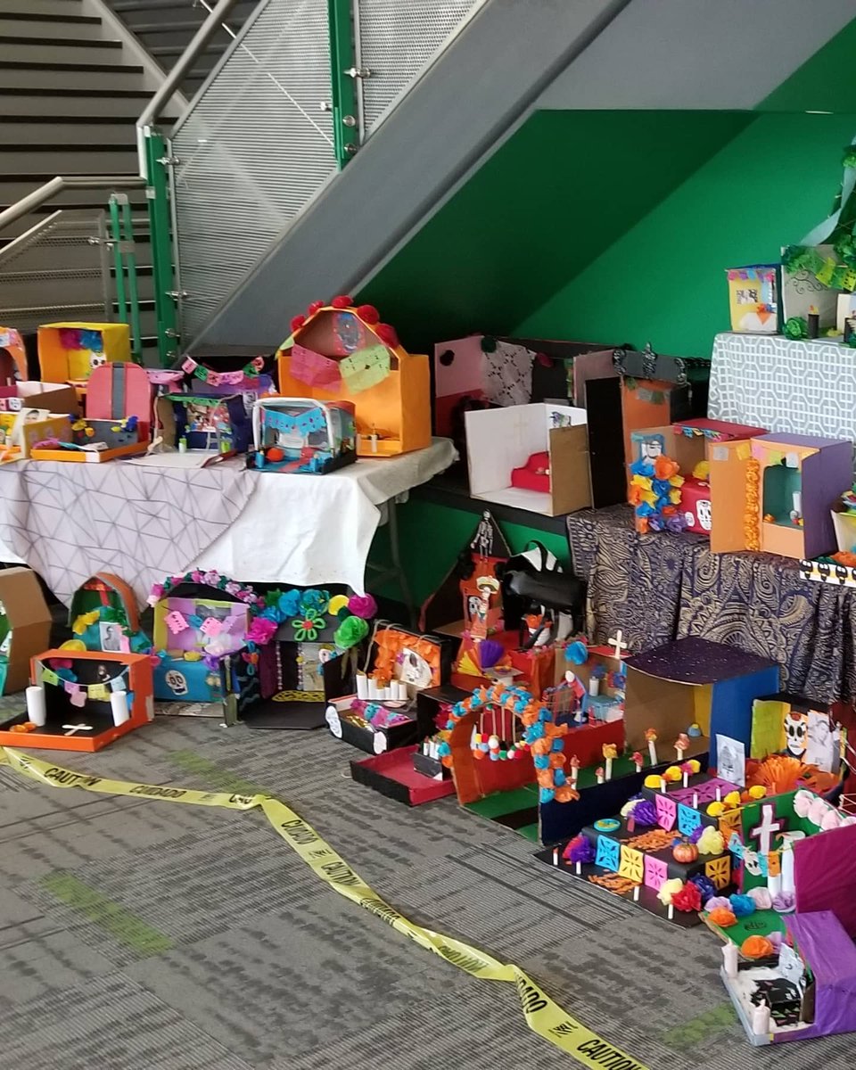 frodriguezart's tweet photo. Austin Dia de Muertos Altar!!
🏵🌸💀🌼
¡Feliz de Muertos!
@AHSWraparound @AustinMustangs @HISDFineArt @EastEndHou 
#diademuertos #DiaDeLosMuertos 
#DayOfTheDead https://t.co/AvXXDacEwg