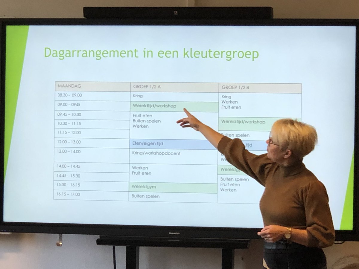 Emilie Groot (@emiliegroot) on Twitter photo Studenten <a href="/deNieuwstePabo/">de Nieuwste Pabo</a> en <a href="/FontysKindEduca/">Kind en Educatie</a> ontmoeten elkaar in Eindhoven @fontys
Masterclass #visie op ontwikkeling en leren van #hetjongekind
Inspirerende presentatie over visie en werkwijze van speelleercentrum #dewijdewereld
En een tijdschrift <a href="/HJK_online/">Het Jonge Kind</a> cadeau 🎁 Studenten <a href="/deNieuwstePabo/">de Nieuwste Pabo</a> en <a href="/FontysKindEduca/">Kind en Educatie</a> ontmoeten elkaar in Eindhoven @fontys
Masterclass #visie op ontwikkeling en leren van #hetjongekind
Inspirerende presentatie over visie en werkwijze van speelleercentrum #dewijdewereld
En een tijdschrift <a href="/HJK_online/">Het Jonge Kind</a> cadeau 🎁