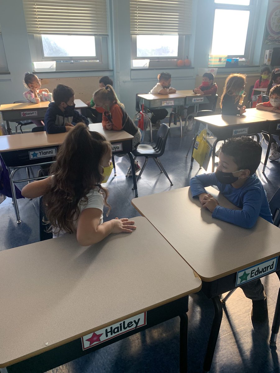 Maria_Nulty's tweet photo. We love team talks especially during Writing Workshop! ✏️ 📝 @MarissaAlonso7 https://t.co/K8p050CMK9