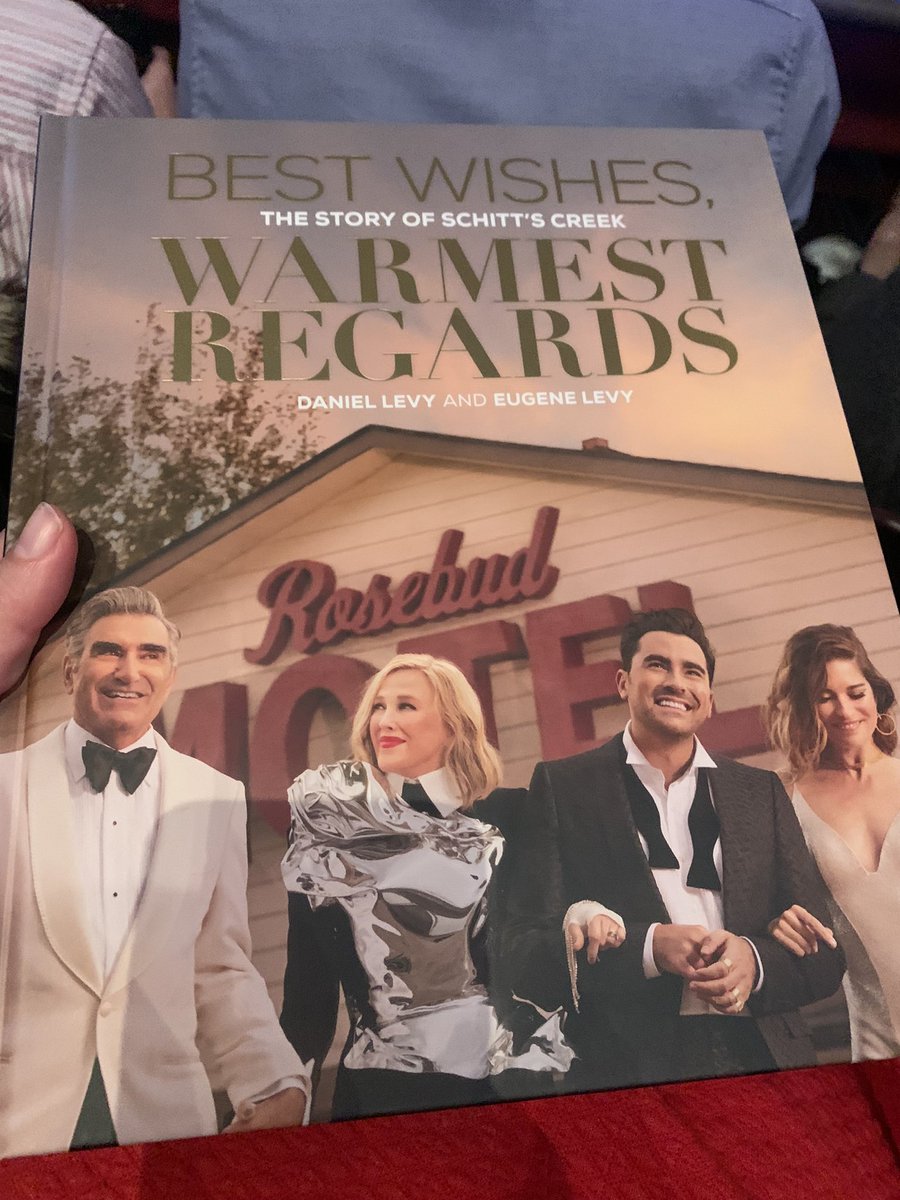 sarahbenton's tweet photo. Not so shabby for a Monday night #toughjob #goodtobeOUT #SchittsCreek #DanLevy https://t.co/5Z1dsAJbxA