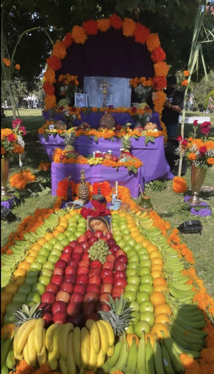 UNAM_LosAngeles's tweet photo. 🌻💀 Así se vivió el @ladayofthedead 2021 con #UNAMLA, @Soyelcharromexican, @LaCatrinaAndante, #EvaMalhotra, #KrishnaMalhotra y la comunidad latina de L.A., California.
¡Qué vivan nuestras tradiciones!
#UNAM #UNAMLA #UNAMInternacional #DayofTheDead #DíaDeMuertos https://t.co/iX023pQuYC