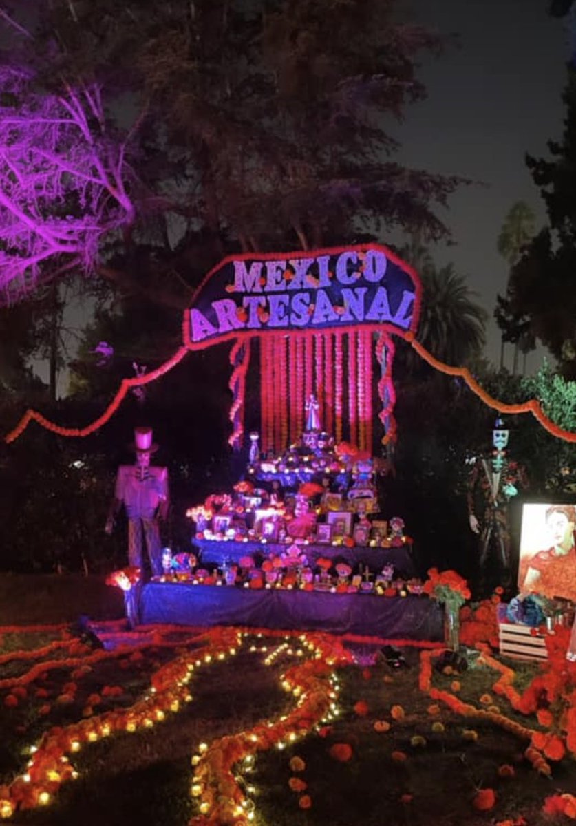 UNAM_LosAngeles's tweet photo. 🌻💀 Así se vivió el @ladayofthedead 2021 con #UNAMLA, @Soyelcharromexican, @LaCatrinaAndante, #EvaMalhotra, #KrishnaMalhotra y la comunidad latina de L.A., California.
¡Qué vivan nuestras tradiciones!
#UNAM #UNAMLA #UNAMInternacional #DayofTheDead #DíaDeMuertos https://t.co/iX023pQuYC