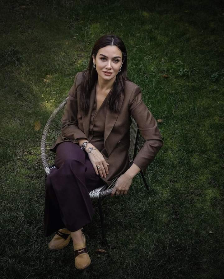 loza186's tweet photo. Queen 👑👑👑🍓🍓🍓❤️❤️❤️
#birceakalay https://t.co/jZ2dZOx6D8