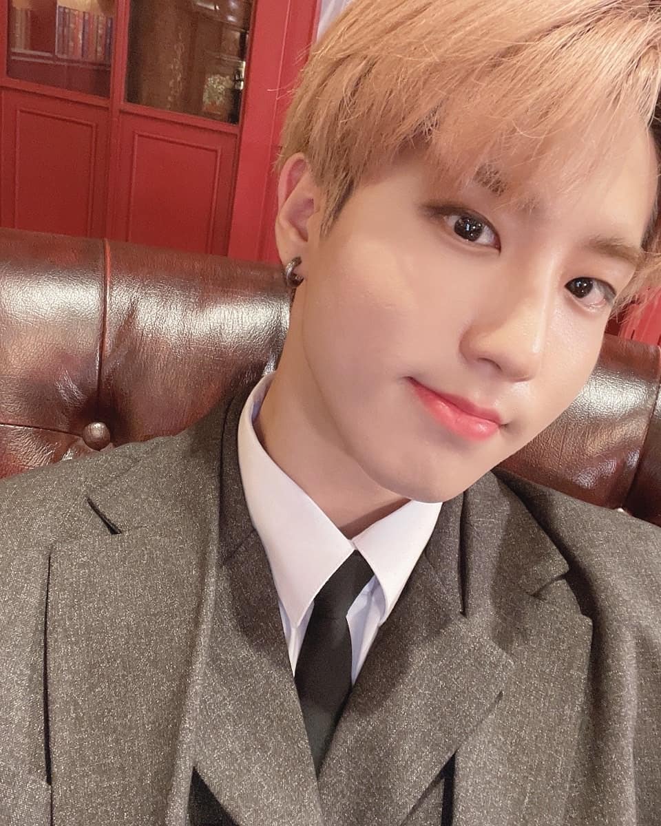 StrayKidsArgFC's tweet photo. 📷 [INSTA] 211101 #Han 

"Lee Manwol-ssi, deseche su horno antes de que lo venda
#HanChansung #loveyou #STAY #MuyTarde #DelLuna #Inmerso" https://t.co/M5h0jXfgXm