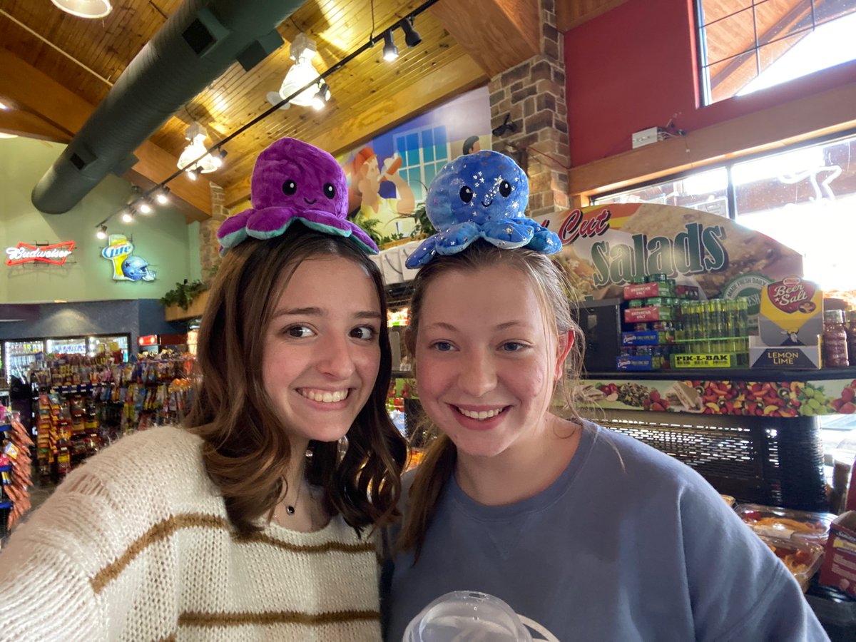 MalloryBrowder's tweet photo. Week ten buddy date with Alyssa! Got a new friend as well!🐙 https://t.co/eHLgQRN0Kw