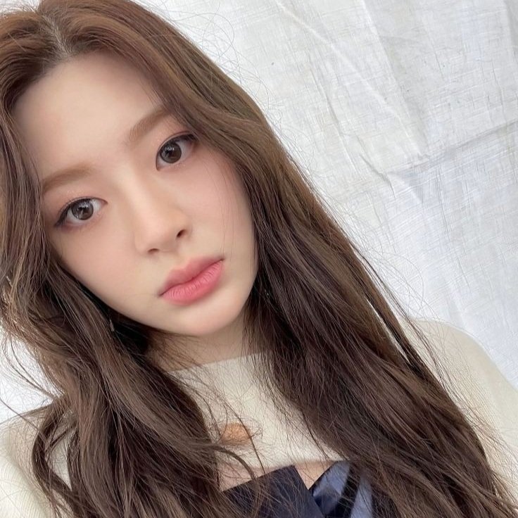 hi swiths !!  this account is for daily selcas posting of our   #SEEUN  ( #세은 )      from    #STAYC .  Please like and rt for support <3