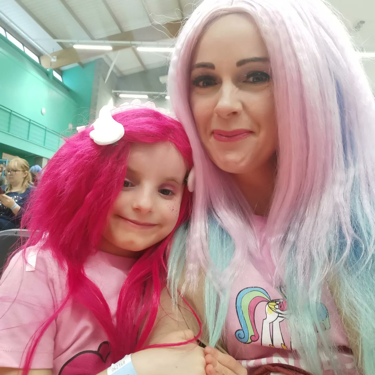 thismumbusiness's tweet photo. @y1_2m this was Esmé cosplaying Pinkie Pie at Animeleague Comicon at the weekend 🦄🦄 https://t.co/MBelZ8OWIF