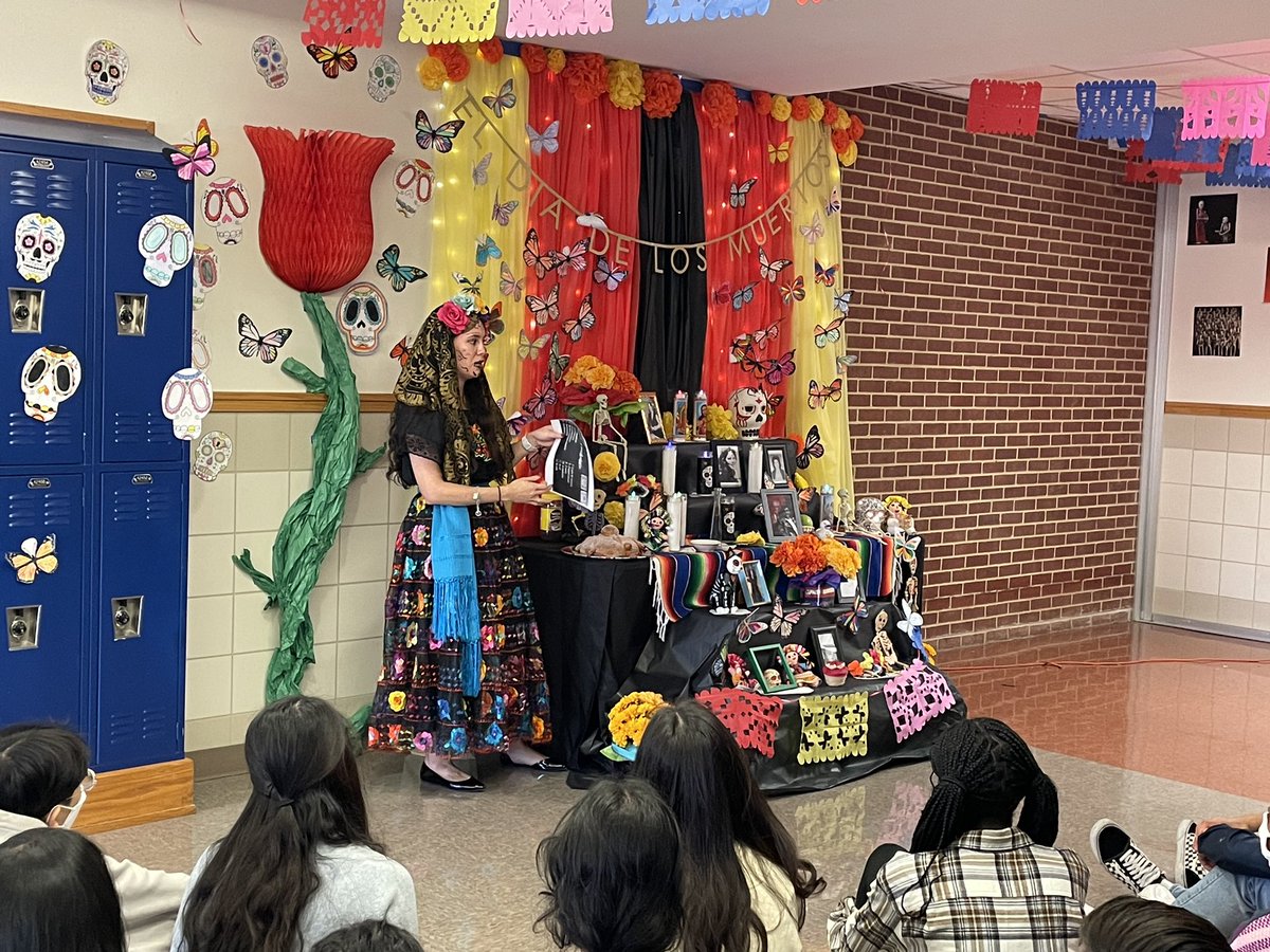 SrtaCaballeroP's tweet photo. My favorite part of teaching language is being able to make culture more tangible for our students! @Cen10WorldLang1 brought el Día de los Muertos to life today!

#DiaDeLosMuertos #langchat @Cen10titans @FISD_WL @FisdLearns https://t.co/IAlcaa30EQ