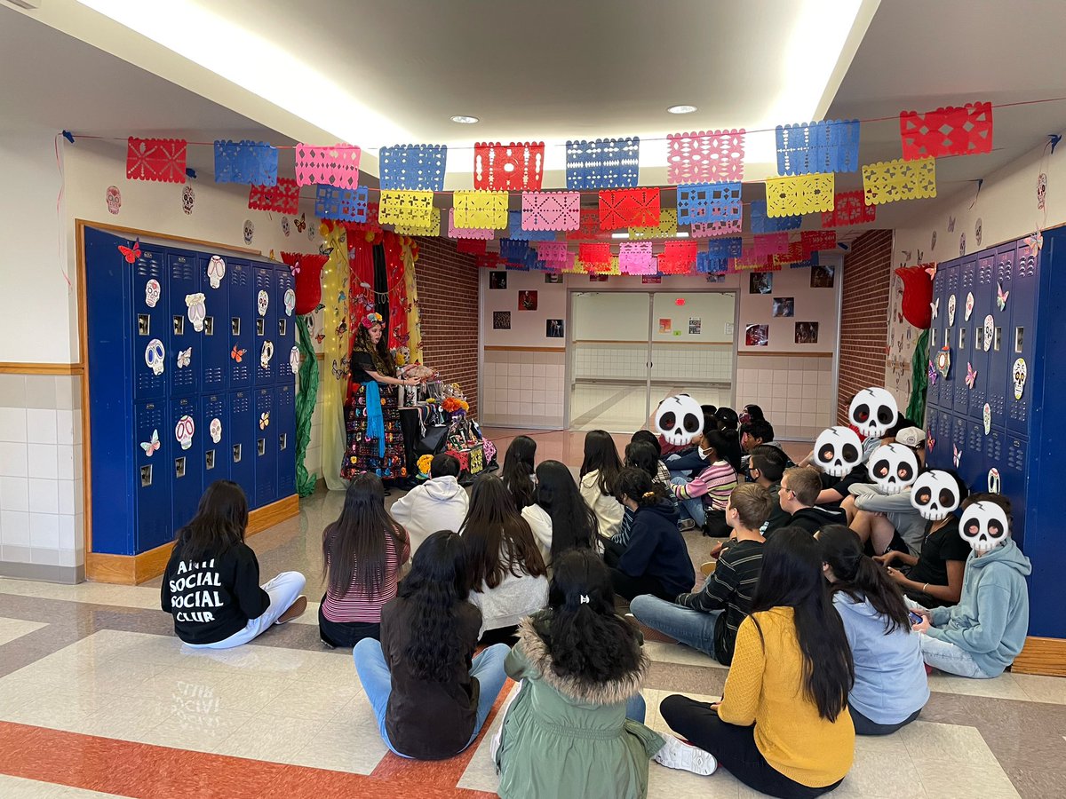 My favorite part of teaching language is being able to make culture more tangible for our students! <a href="/Cen10WorldLang1/">@Cen10WorldLanguages</a> brought el Día de los Muertos to life today!

#DiaDeLosMuertos #langchat <a href="/Cen10titans/">Centennial HS</a> <a href="/FISD_WL/">FISD World Languages</a> <a href="/FisdLearns/">Frisco ISD Professional Learning</a>
