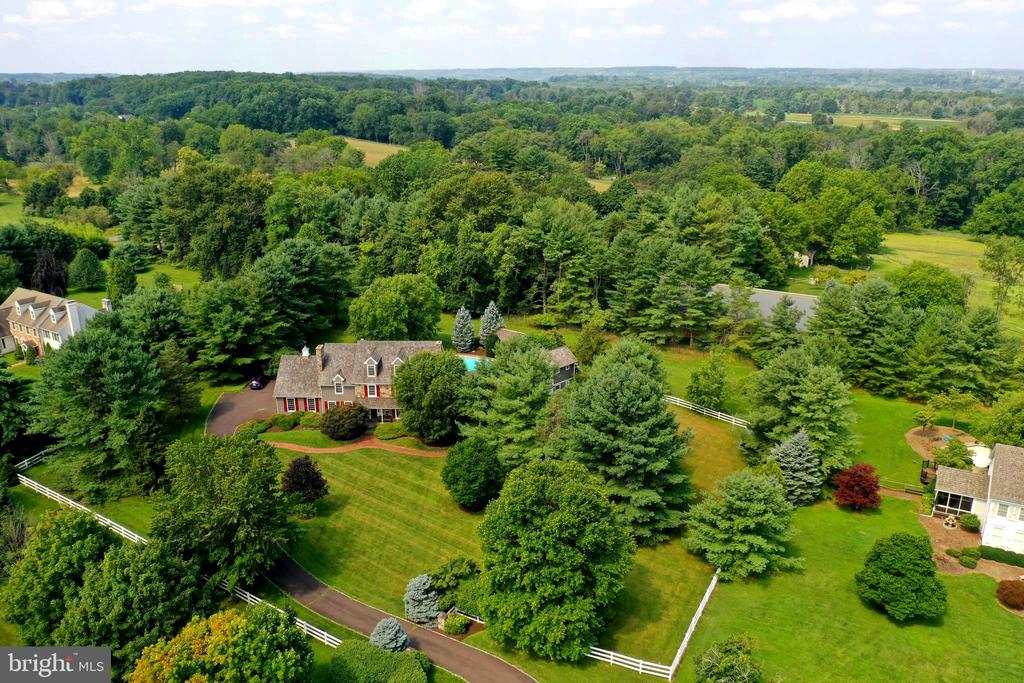 AddisonWolfe's tweet photo. You have to see this home! 6 BD/ 8 BA in New Hope. Call/text/DM me for details.  https://t.co/gWGrr7SxwB https://t.co/mTTF6lRNS2