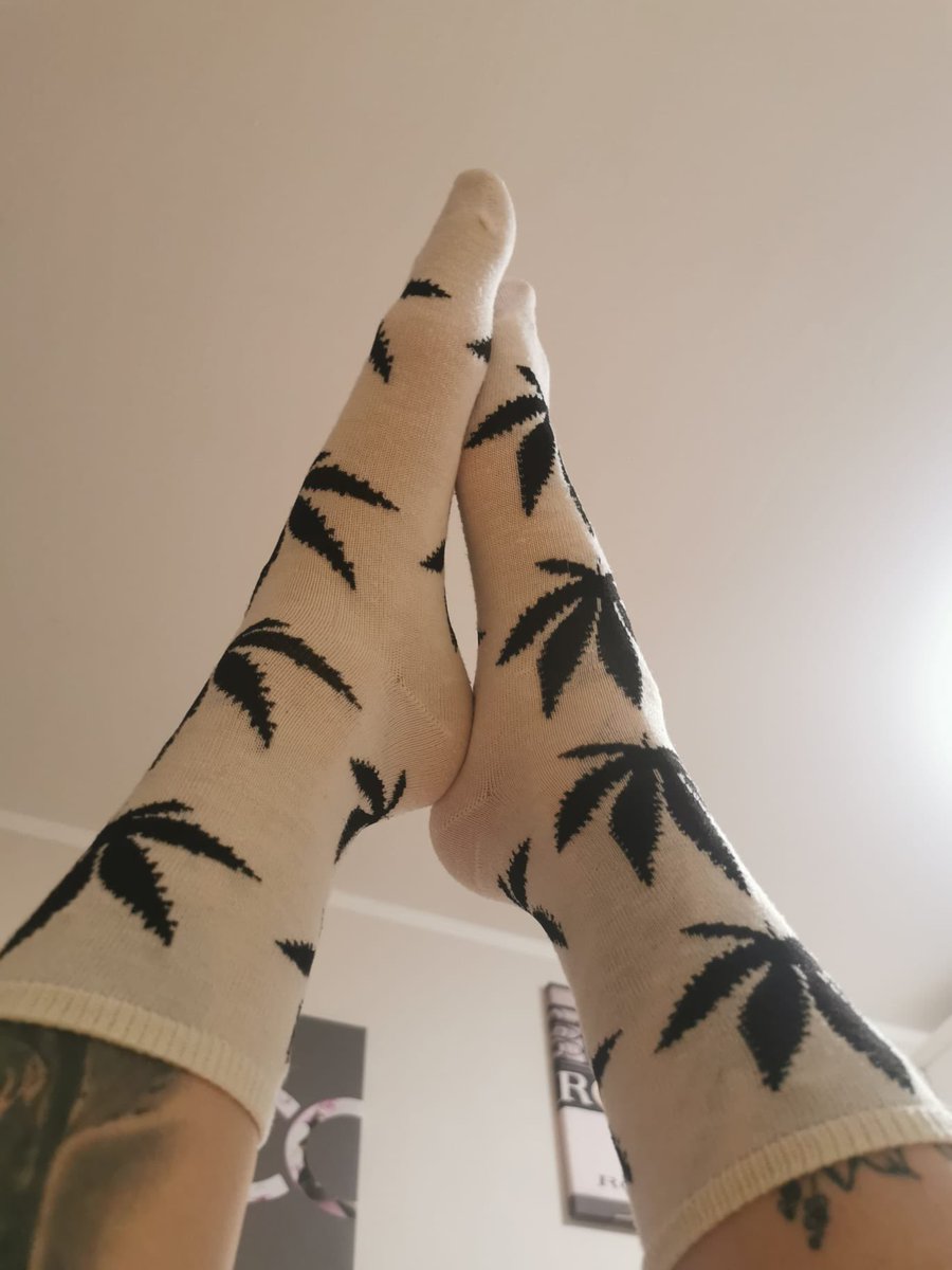 sockentrine's tweet photo. #socks #sockenfetisch #geldsklave #socken #random #SugarDaddys #sockknitting https://t.co/Z1ToljQyyO