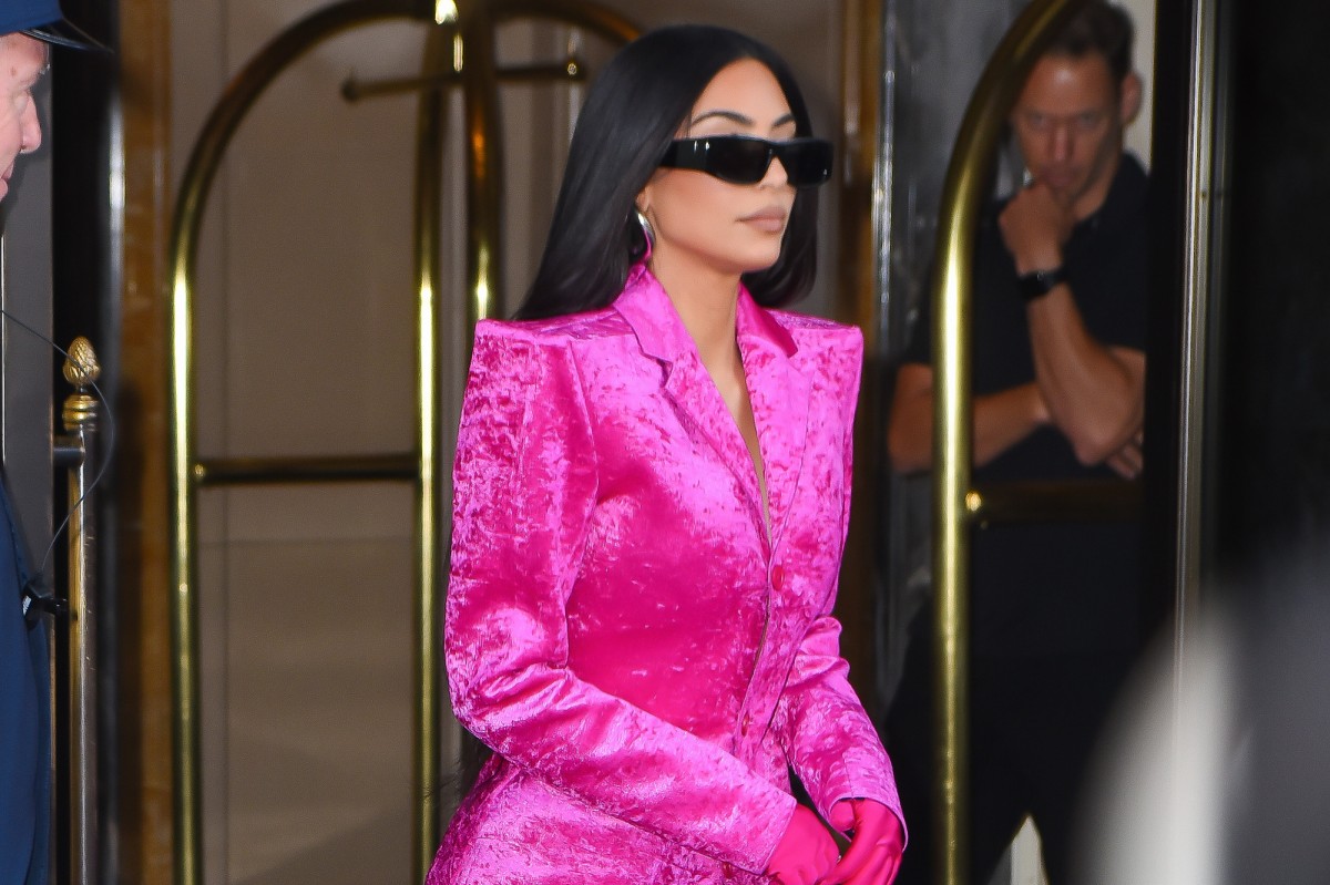 JavBokeh's tweet image. Kim Kardashian arrives in Pete Davidson&apos;s native NYC after holding hands - Page Six: * Kim Kardashian arrives in Pete Davidson&apos;s native NYC after holding hands  Page Six * Here&apos;s What Kim Kardashian Was for Halloween, Since She Didn&apos;t Post It to the Grid  Yahoo Lifestyle * Kim…