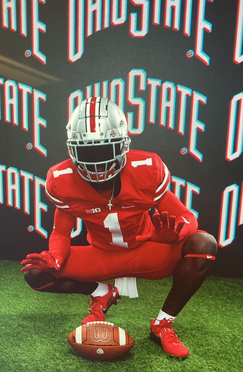 joshisathe1's tweet photo. Ohio state fans show love!!!🌰 https://t.co/L6ygtVAohS