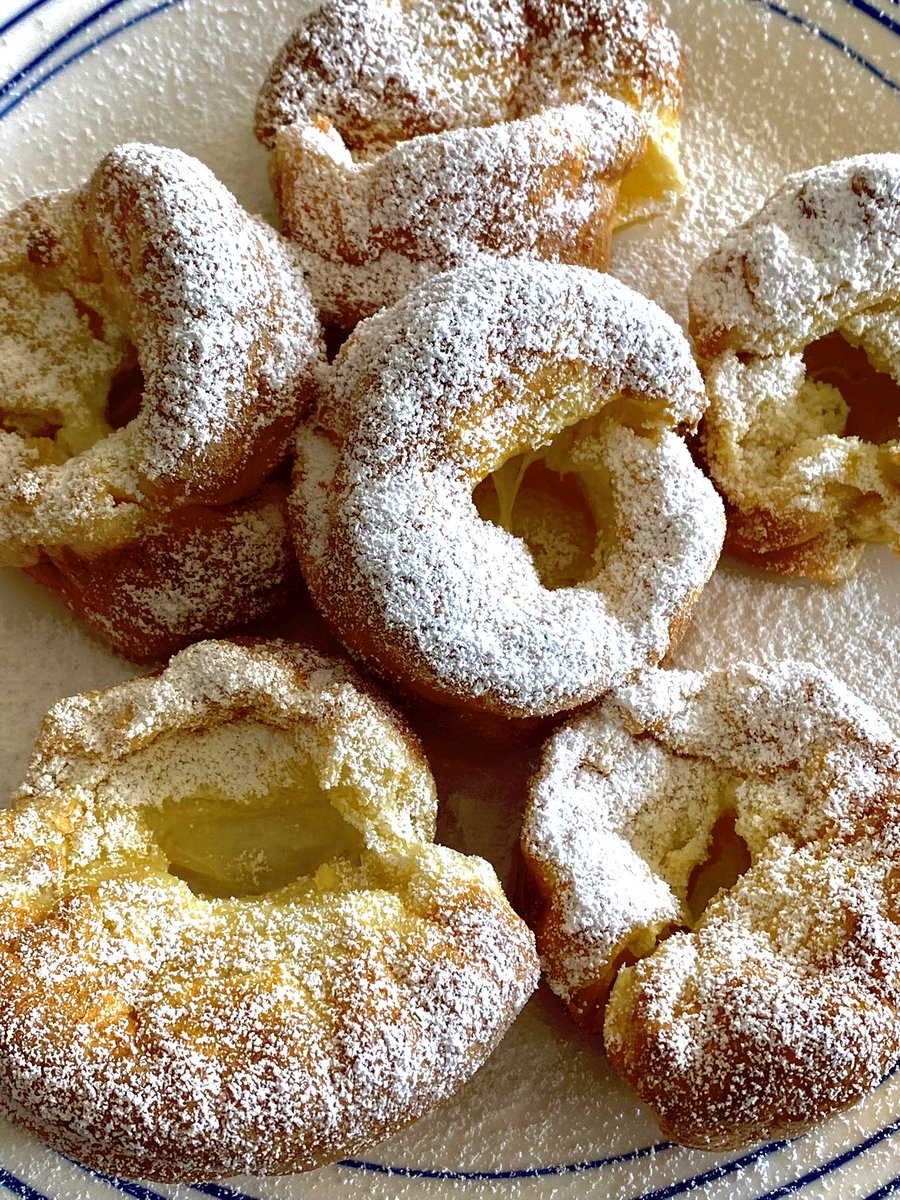 UglyApron's tweet photo. Popovers or Yorkshire puddings, sweet or savory; they’re delicious in all forms. #uglyapron #polyhobbyist #cooking #baking #pastries #breakfast #delicious #food #bacon #meat #yummy https://t.co/RXVeMFBYJV