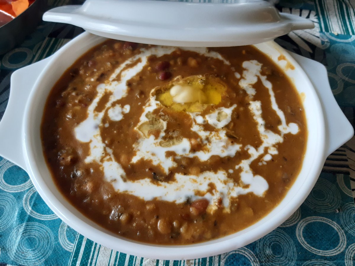 aratrika_sana's tweet photo. Dinner... butter kulcha &amp; daal makhani 😁
#thechefinme https://t.co/jqnNN1XWC8