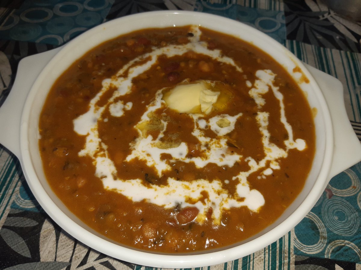 aratrika_sana's tweet photo. Dinner... butter kulcha &amp; daal makhani 😁
#thechefinme https://t.co/jqnNN1XWC8