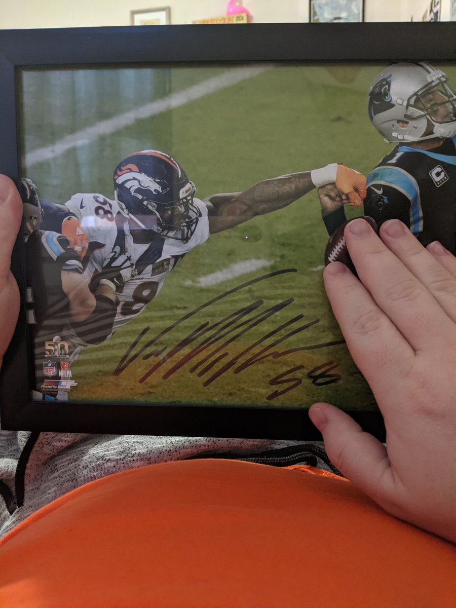 _TimG_'s tweet photo. .@VonMiller Missing you already 🐐 https://t.co/N7pGze0Am2