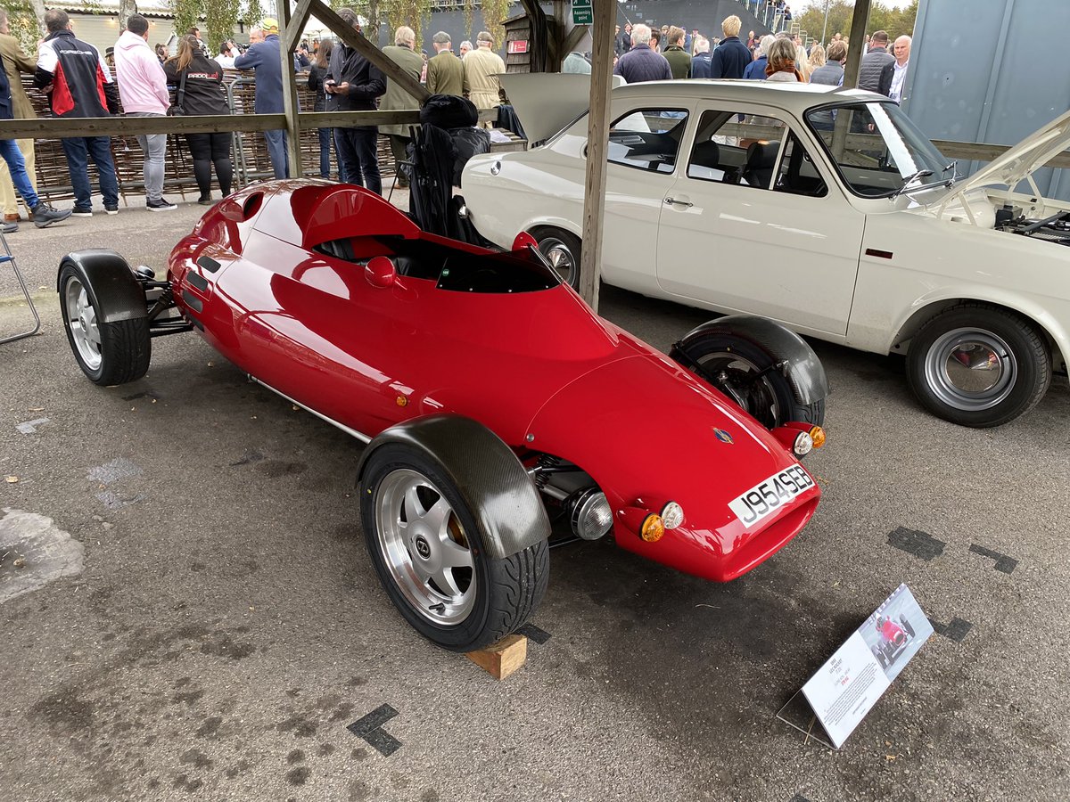 quillerrees's tweet photo. Living up to its name, Gordon Murray’s Light Car Rocket is the only modern car I know that’s actually lighter than my Triking - but it’s very close (370kg v 380kg) #triking #lightcar #3versus4 https://t.co/DehghopHtL