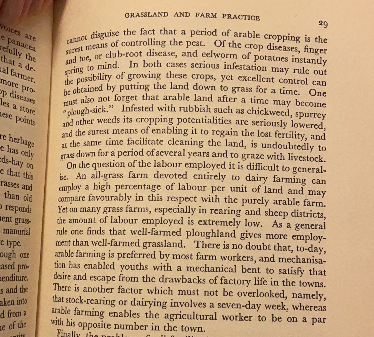 HelenDent94's tweet image. Book from 1950 advising that arable land benefitting from a break as a grassland ley, discussing labour issues between various farming types… farming doesn’t change all that much!!