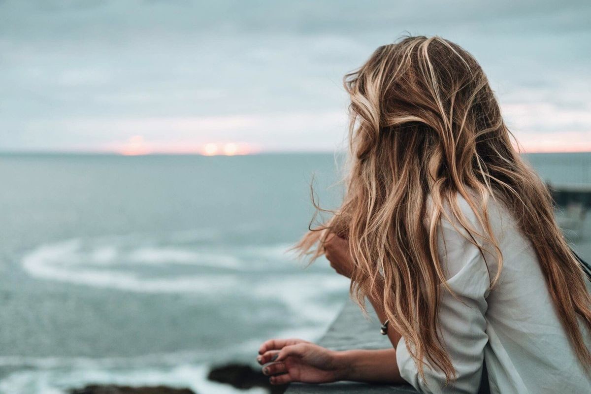 Bazen gözlerinin tanımadığını 
___Yüreğin tanır.

Histen köprüler kurarsın,
___Mesafeler utanır.